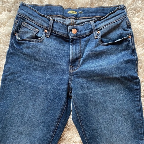 πΈ3/$25 Old Navy Classic High Rise Straight Leg Jeans, Medium Wash, Size 8 Short - Picture 7 of 9